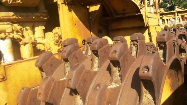 ขายด่วนครับ CAT 815 ตีนแกะ ครับ 2 เพลา พร้อมใช้ครับ เอกสาร เล่มทะเบียน