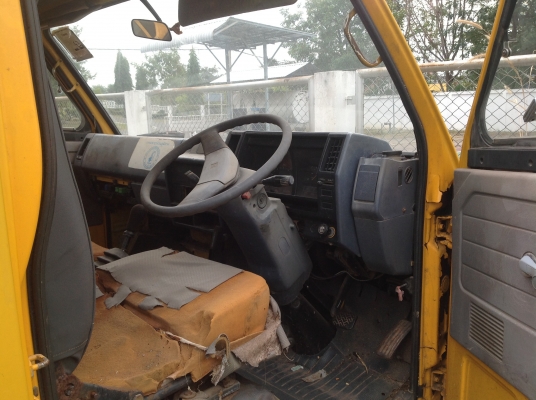 หกล้อ ประมูลจากกรมทางหลวง  NPR 115HP   4BD1