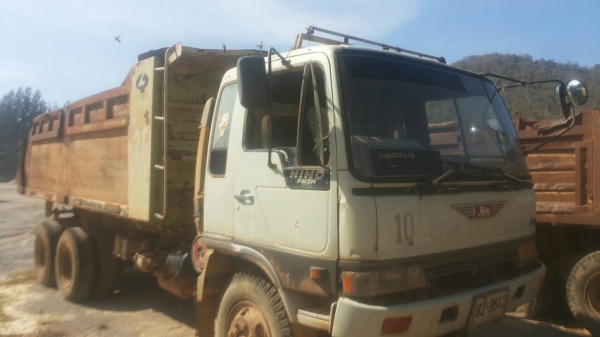 ขายด่วนครับ เหมา 3 คัน HINO 3H = 2 คัน HINO 3M = 1 คัน รวม 3 คัน ครับ ขายถูกๆเลยครับ พี่น้อง