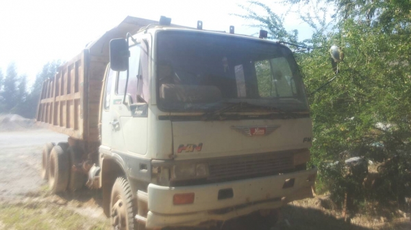 ขายด่วนครับ เหมา 3 คัน HINO 3H = 2 คัน HINO 3M = 1 คัน รวม 3 คัน ครับ ขายถูกๆเลยครับ พี่น้อง