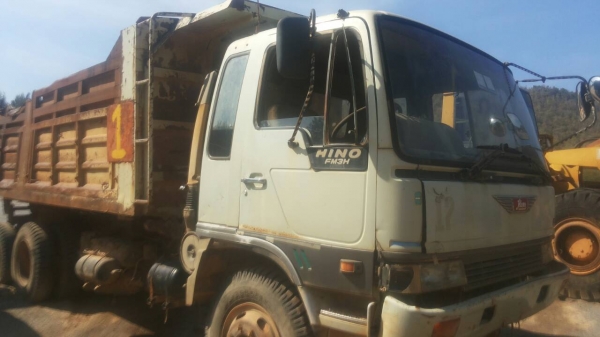 ขายด่วนครับ เหมา 3 คัน HINO 3H = 2 คัน HINO 3M = 1 คัน รวม 3 คัน ครับ ขายถูกๆเลยครับ พี่น้อง