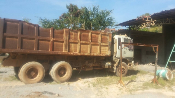 ขายด่วนครับ เหมา 3 คัน HINO 3H = 2 คัน HINO 3M = 1 คัน รวม 3 คัน ครับ ขายถูกๆเลยครับ พี่น้อง