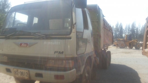 ขายด่วนครับ เหมา 3 คัน HINO 3H = 2 คัน HINO 3M = 1 คัน รวม 3 คัน ครับ ขายถูกๆเลยครับ พี่น้อง