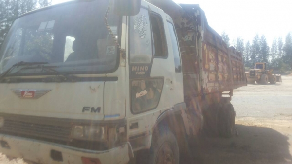 ขายด่วนครับ เหมา 3 คัน HINO 3H = 2 คัน HINO 3M = 1 คัน รวม 3 คัน ครับ ขายถูกๆเลยครับ พี่น้อง