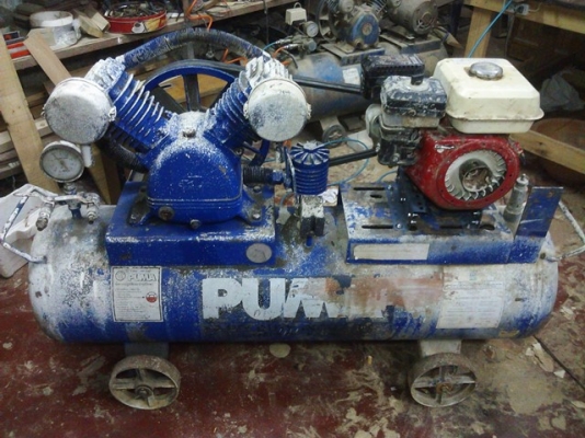 ปั๊มลม PUMA ขนาดถังพักลม 165 ลิตร ใช้เครื่องยนต์เล็กขับปั๊ม