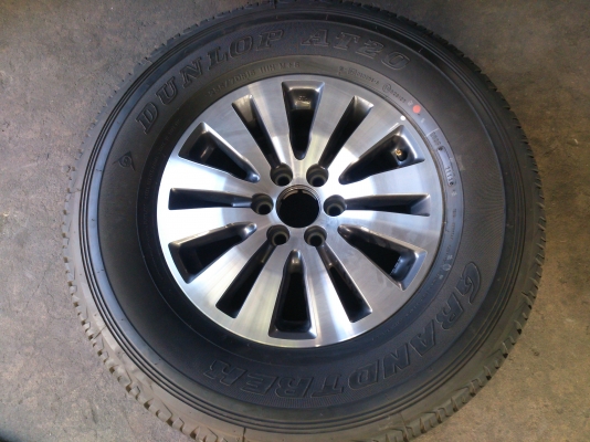 ขายแม็กยางถอดป้ายแดง NISSAN  NAVARA พร้อมยางDUNLOP 255/70R16 ปี13  ใหม่ๆชุดละ12900 ทั้งหมด 45 ชุด