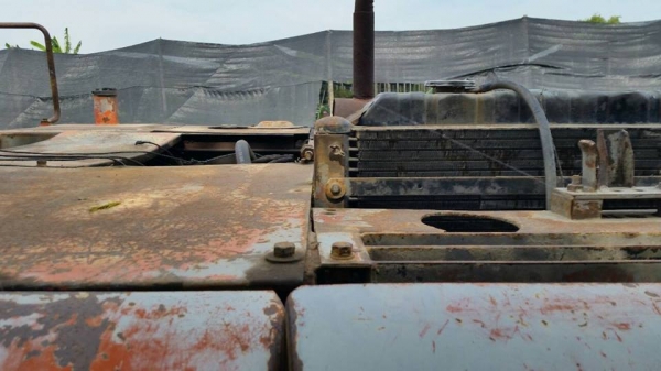 **430,000 บ.ต่อรอง**ขายแบคโฮ200ราคาเบาๆ HITACHI EX200-2 เครื่องเดิม ปั้มเดิม ไฟฟ้าตัดมอเตอร์คันเร่ง กล่องมี เครื่องดี แรงดี ปั้มดี แรง ทำงานดี คล่องตัว บูมอาร์มดี มีปะ1แผล บุ้งกี๋ดีไม่ผุ เอวดี มีขยับนิดหน่อย ช่วงล่าง70\% โซ่ดี แทร็กดี โรลเลอร์ได้ เฟรมดีหนา