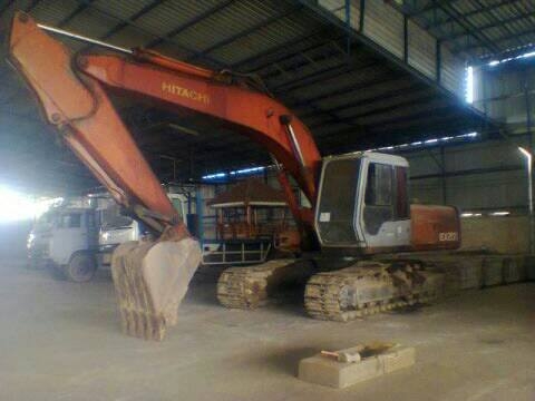 **430,000 บ.ต่อรอง**ขายแบคโฮ200ราคาเบาๆ HITACHI EX200-2 เครื่องเดิม ปั้มเดิม ไฟฟ้าตัดมอเตอร์คันเร่ง กล่องมี เครื่องดี แรงดี ปั้มดี แรง ทำงานดี คล่องตัว บูมอาร์มดี มีปะ1แผล บุ้งกี๋ดีไม่ผุ เอวดี มีขยับนิดหน่อย ช่วงล่าง70\% โซ่ดี แทร็กดี โรลเลอร์ได้ เฟรมดีหนา