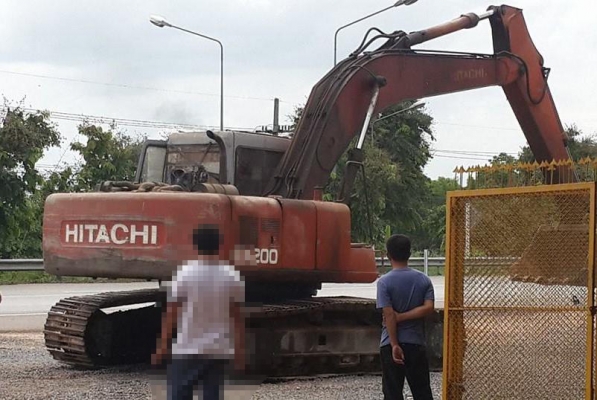 **430,000 บ.ต่อรอง**ขายแบคโฮ200ราคาเบาๆ HITACHI EX200-2 เครื่องเดิม ปั้มเดิม ไฟฟ้าตัดมอเตอร์คันเร่ง กล่องมี เครื่องดี แรงดี ปั้มดี แรง ทำงานดี คล่องตัว บูมอาร์มดี มีปะ1แผล บุ้งกี๋ดีไม่ผุ เอวดี มีขยับนิดหน่อย ช่วงล่าง70\% โซ่ดี แทร็กดี โรลเลอร์ได้ เฟรมดีหนา