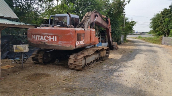**430,000 บ.ต่อรอง**ขายแบคโฮ200ราคาเบาๆ HITACHI EX200-2 เครื่องเดิม ปั้มเดิม ไฟฟ้าตัดมอเตอร์คันเร่ง กล่องมี เครื่องดี แรงดี ปั้มดี แรง ทำงานดี คล่องตัว บูมอาร์มดี มีปะ1แผล บุ้งกี๋ดีไม่ผุ เอวดี มีขยับนิดหน่อย ช่วงล่าง70\% โซ่ดี แทร็กดี โรลเลอร์ได้ เฟรมดีหนา