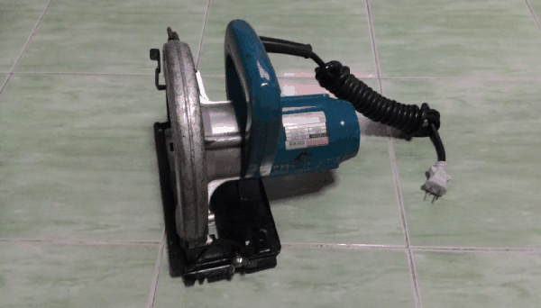 ขายเลื่อยวงเดือน7นิ้ว Makita 5806B.1050W.