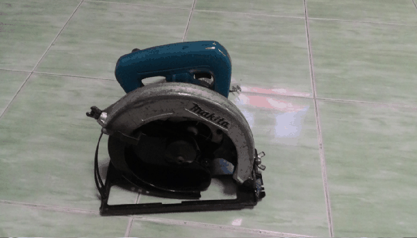 ขายเลื่อยวงเดือน7นิ้ว Makita 5806B.1050W.