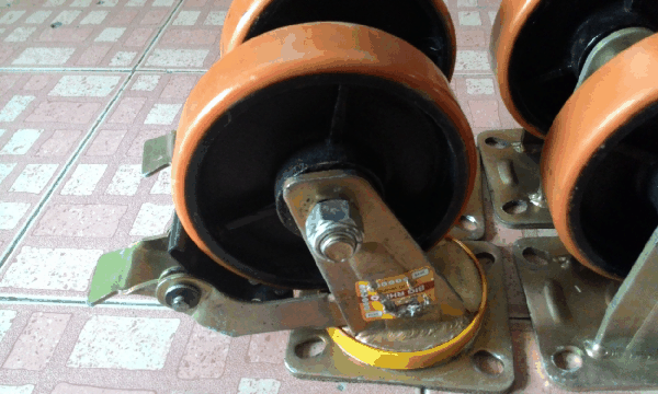 ขายล้อขนาด 6นิ้วยูนิเทนโครงสร้างเหล็กหนาสภาพสวยๆ(ชุดละ1500)