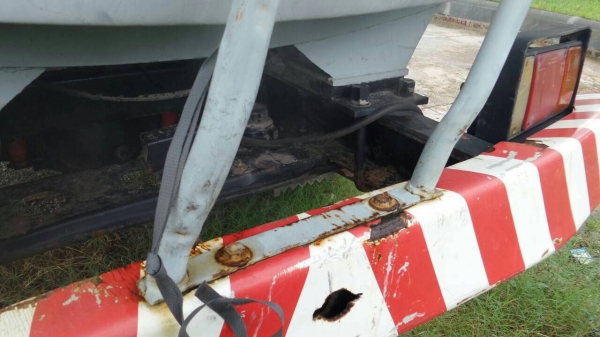 รถบรรทุน้ำมัน 115 แรง NPR59LU55M ถัง7000ลิตร 3ช่อง ปั้มเกียร์แปะ..รถสวย...