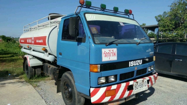 รถบรรทุน้ำมัน 115 แรง NPR59LU55M ถัง7000ลิตร 3ช่อง ปั้มเกียร์แปะ..รถสวย...