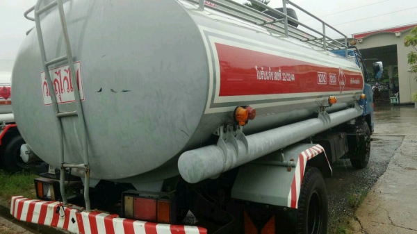 รถบรรทุน้ำมัน 115 แรง NPR59LU55M ถัง7000ลิตร 3ช่อง ปั้มเกียร์แปะ..รถสวย...