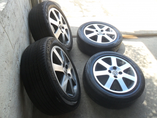 ล้อแม็ก 15นิ้ว 4รู100 พร้อมยาง สวยๆ 4 ล้อ ราคา 4900 บาท