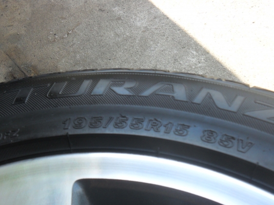 ล้อแม็ก 15นิ้ว 4รู100 พร้อมยาง สวยๆ 4 ล้อ ราคา 4900 บาท