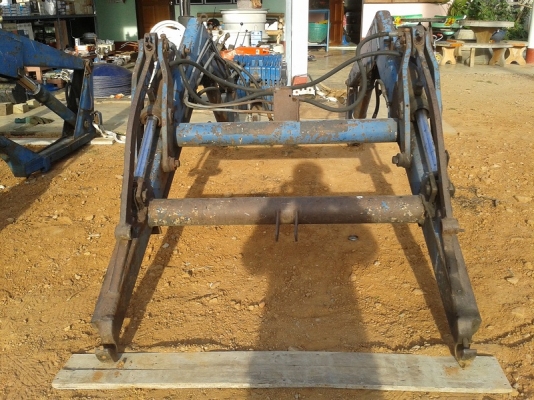 ขายแล้ว ขอบคุณพี่กฤษดา ลพบุรีมากครับ ชุดตักหน้ารถไถฟอร์ด 6600-6610ตรงรุ่น ยี่ห้อSTOLL โครงสวยครบ ขายตามสภาพ ครบเลยชุดนี้พร้อมคอนโทล