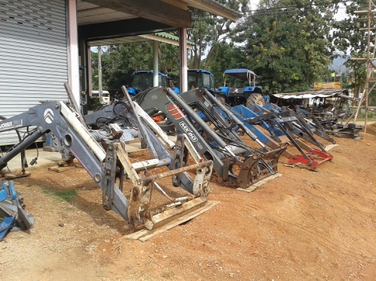 ขายแล้ว ขอบคุณพี่กฤษดา ลพบุรีมากครับ ชุดตักหน้ารถไถฟอร์ด 6600-6610ตรงรุ่น ยี่ห้อSTOLL โครงสวยครบ ขายตามสภาพ ครบเลยชุดนี้พร้อมคอนโทล