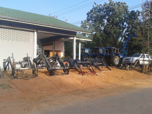 ขายแล้ว ขอบคุณพี่กฤษดา ลพบุรีมากครับ ชุดตักหน้ารถไถฟอร์ด 6600-6610ตรงรุ่น ยี่ห้อSTOLL โครงสวยครบ ขายตามสภาพ ครบเลยชุดนี้พร้อมคอนโทล