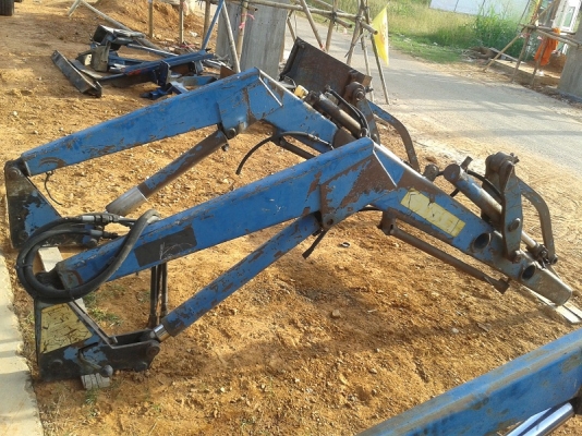 ขายแล้ว ขอบคุณพี่กฤษดา ลพบุรีมากครับ ชุดตักหน้ารถไถฟอร์ด 6600-6610ตรงรุ่น ยี่ห้อSTOLL โครงสวยครบ ขายตามสภาพ ครบเลยชุดนี้พร้อมคอนโทล