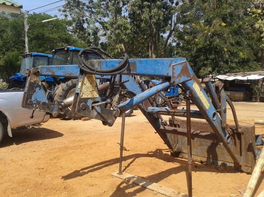 ขายแล้ว ขอบคุณพี่กฤษดา ลพบุรีมากครับ ชุดตักหน้ารถไถฟอร์ด 6600-6610ตรงรุ่น ยี่ห้อSTOLL โครงสวยครบ ขายตามสภาพ ครบเลยชุดนี้พร้อมคอนโทล