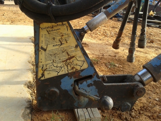 ขายแล้ว ขอบคุณพี่กฤษดา ลพบุรีมากครับ ชุดตักหน้ารถไถฟอร์ด 6600-6610ตรงรุ่น ยี่ห้อSTOLL โครงสวยครบ ขายตามสภาพ ครบเลยชุดนี้พร้อมคอนโทล