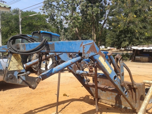 ขายแล้ว ขอบคุณพี่กฤษดา ลพบุรีมากครับ ชุดตักหน้ารถไถฟอร์ด 6600-6610ตรงรุ่น ยี่ห้อSTOLL โครงสวยครบ ขายตามสภาพ ครบเลยชุดนี้พร้อมคอนโทล