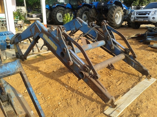 ขายแล้ว ขอบคุณพี่กฤษดา ลพบุรีมากครับ ชุดตักหน้ารถไถฟอร์ด 6600-6610ตรงรุ่น ยี่ห้อSTOLL โครงสวยครบ ขายตามสภาพ ครบเลยชุดนี้พร้อมคอนโทล