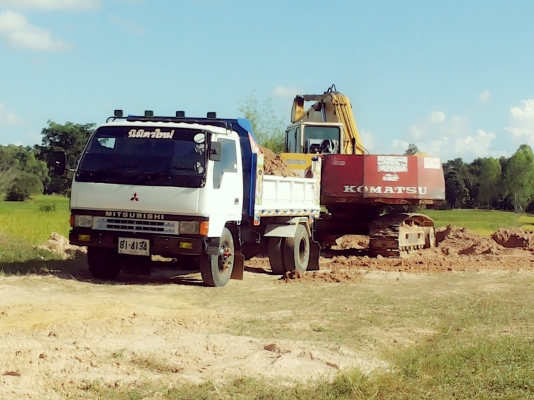 ขายโคมัสสุ pc200-5 แปดแสนสาม ครับ