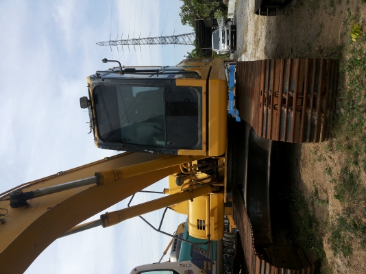 ขายรถแม็คโคร KOMATSU 200-8 ตามสภาพ ขายรถแม็คโคร KOMATSU 200-8 ตามสภาพ