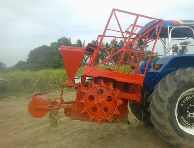 ขายเครื่องปลูกอ้อย  ของก.แสงยนต์  ของดีพร้อมใช้ สนใจ0810076640