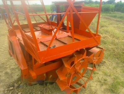 ขายเครื่องปลูกอ้อย  ของก.แสงยนต์  ของดีพร้อมใช้ สนใจ0810076640