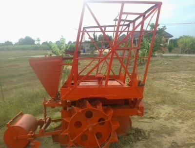 ขายเครื่องปลูกอ้อย  ของก.แสงยนต์  ของดีพร้อมใช้ สนใจ0810076640