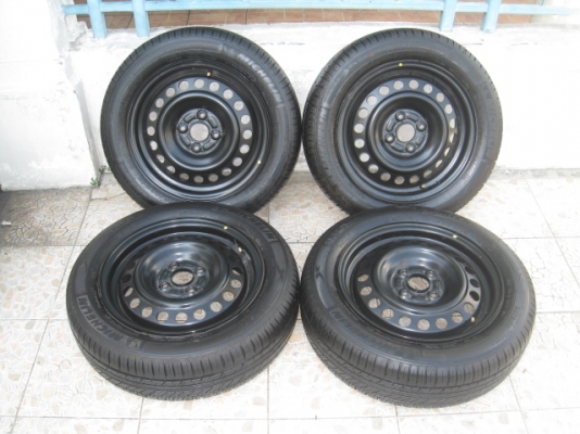 ขายยางป้ายแดง michelin energy xm1 175/65r15 ยางผลิตสัปดาห์ที่ 30 ปี2014 ริ้วที่หน้ายางมี 2 เส้นครับ vios, yaris ,city ,jazz ใส่ได้ครับ  สนใจติดต่อเล็กคลองสามครับ 081-3747940