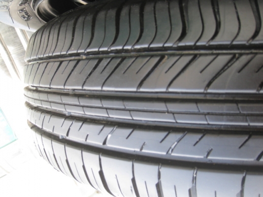 ขายยางป้ายแดง michelin energy xm1 175/65r15 ยางผลิตสัปดาห์ที่ 30 ปี2014 ริ้วที่หน้ายางมี 2 เส้นครับ vios, yaris ,city ,jazz ใส่ได้ครับ  สนใจติดต่อเล็กคลองสามครับ 081-3747940