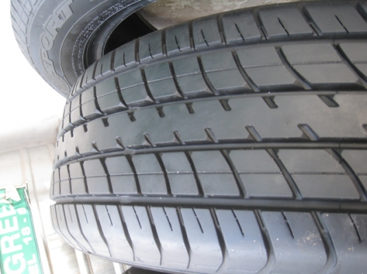 ขายยาง dunlop sp sport 2030 185/60r15 ยางผลิตสัปดาห์ที่ 23 ปี2013  vios, yaris, city, jazz ใส่ได้ครับ สนใจติดต่อเล็กคลองสามครับ 081-3747940