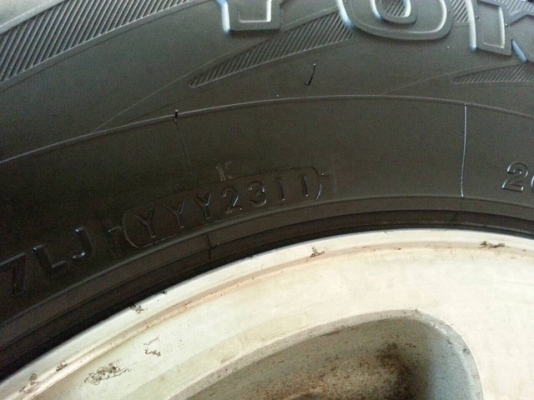 ขายล้อแท้ 6 รู Isuzu Trooper USA พร้อมยาง YOKOHAMA ขายล้อแท้ 6 รู Isuzu Trooper USA พร้อมยาง YOKOHAMA