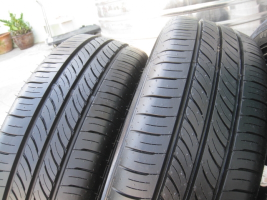 ขายยางป้ายแดง dunlop enasave ec300 185/60r15 ยางผลิตสัปดาห์ที่ 31 ปี2014 ตุ่มที่หน้ายางมีทุกเส้นครับ vios ,yaris , city, jazz ใส่ได้ครับ  สนใจติดต่อเล็กคลองสามครับ 081-3747940