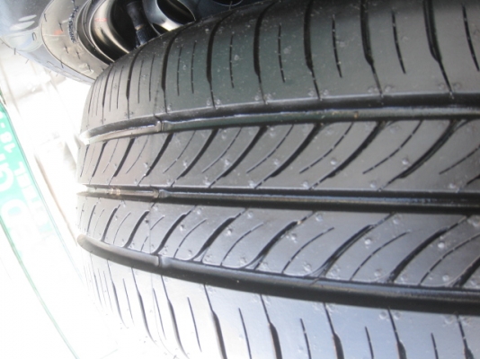 ขายยางป้ายแดง dunlop enasave ec300 185/60r15 ยางผลิตสัปดาห์ที่ 31 ปี2014 ตุ่มที่หน้ายางมีทุกเส้นครับ vios ,yaris , city, jazz ใส่ได้ครับ  สนใจติดต่อเล็กคลองสามครับ 081-3747940