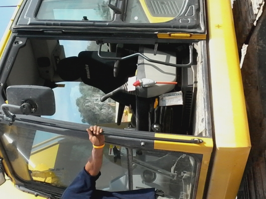 ขายด่วนครับ แม็คโค KOMATSU 200 รุ่น 8 ใช้งานมา 3150 ชั่วโมง รถสวยครับ พร้อมใช้งาน ครับ เจ้านาย