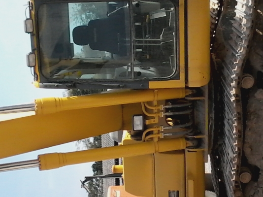 ขายด่วนครับ แม็คโค KOMATSU 200 รุ่น 8 ใช้งานมา 3150 ชั่วโมง รถสวยครับ พร้อมใช้งาน ครับ เจ้านาย