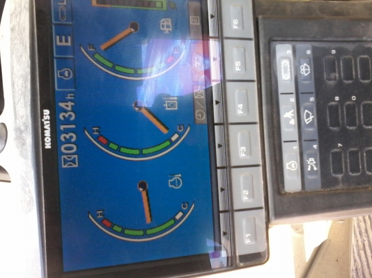 ขายด่วนครับ แม็คโค KOMATSU 200 รุ่น 8 ใช้งานมา 3150 ชั่วโมง รถสวยครับ พร้อมใช้งาน ครับ เจ้านาย