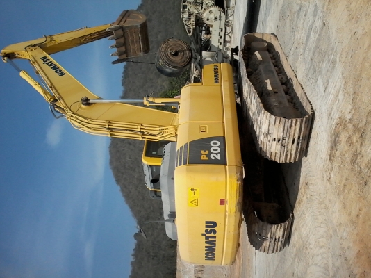 ขายด่วนครับ แม็คโค KOMATSU 200 รุ่น 8 ใช้งานมา 3150 ชั่วโมง รถสวยครับ พร้อมใช้งาน ครับ เจ้านาย
