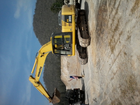 ขายด่วนครับ แม็คโค KOMATSU 200 รุ่น 8 ใช้งานมา 3150 ชั่วโมง รถสวยครับ พร้อมใช้งาน ครับ เจ้านาย