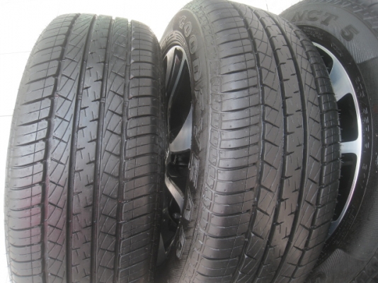 ขายล้อแม็กป้ายแดง New civic 16"x6.5" et45 5รู114.3 +ยางGoodyear eagle nct5 205/55r16 ยางผลิตสัปดาห์ที่22 ปี14  ตุ่มที่หน้ายางมีทุกเส้น ,สีที่หน้ายางมองเห็นชัดเจน 2 เส้นครับ อีก2 เส้นเห็นบ้างเล็กน้อย สนใจติดต่อเล็กคลองสามครับ 081-3747940