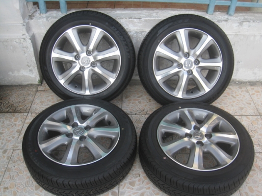 ขายล้อแม็กมือสอง honda city 15"x6" et53 4รู100 สีเทาหน้าเงา พร้อมยาง Dunlop sp31 175/60r15 ยางปี13 ตุ่มที่หน้ายางมีทุกเส้นครับ  สนใจติดต่อเล็กคลองสามครับ 081-3747940