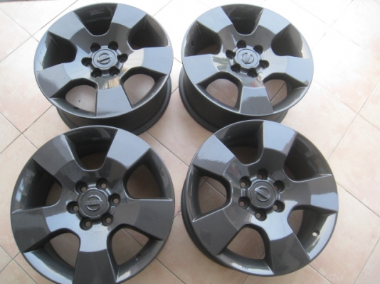 ขายล้อแม็กมือสอง nissan navara calibre 16"x7" et45 6รู114.3 ล้อทำสีมาใหม่ครับ สีเทาดำ  สนใจติดต่อเล็กคลองสามครับ 081-3747940