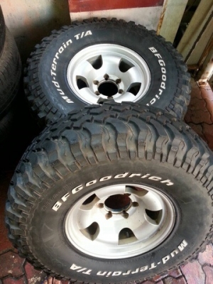 ขายลัอ 6 รู พร้อมยาง BF MUD 33 มี 1 คู่